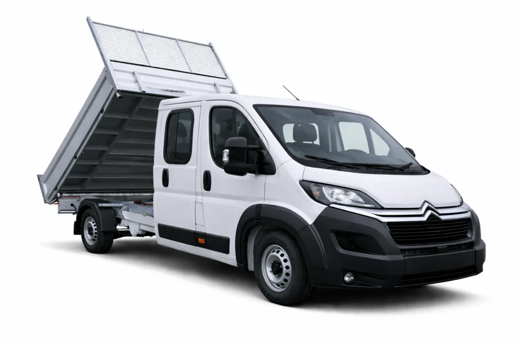 Peugeot Boxer Double Cab z wywrotką do wynajęcia – unoszona skrzynia, transport materiałów sypkich